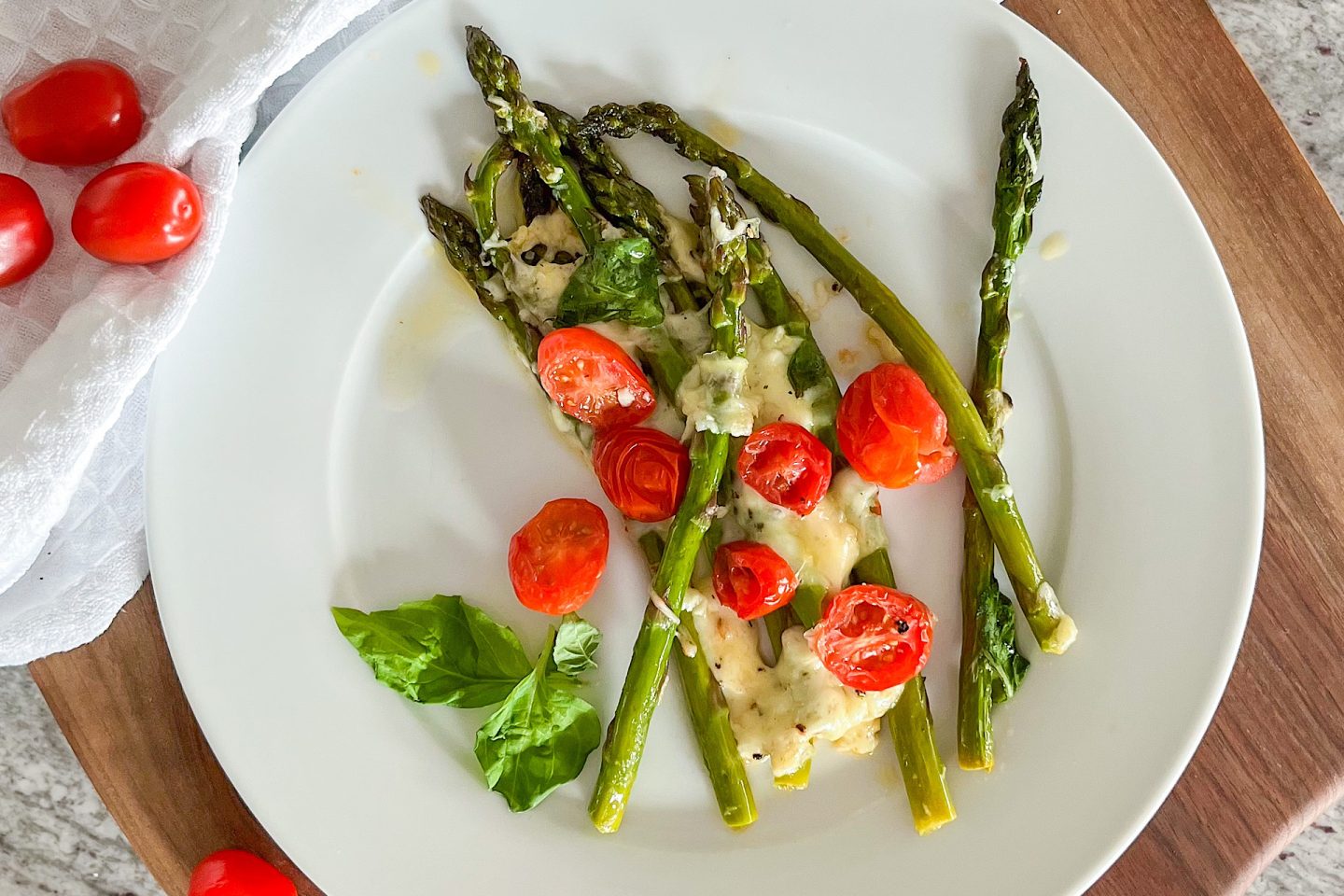 BAKED ASPARAGUS WITH CHEESE AND CHERRY TOMATOES - The Tasty Chapter