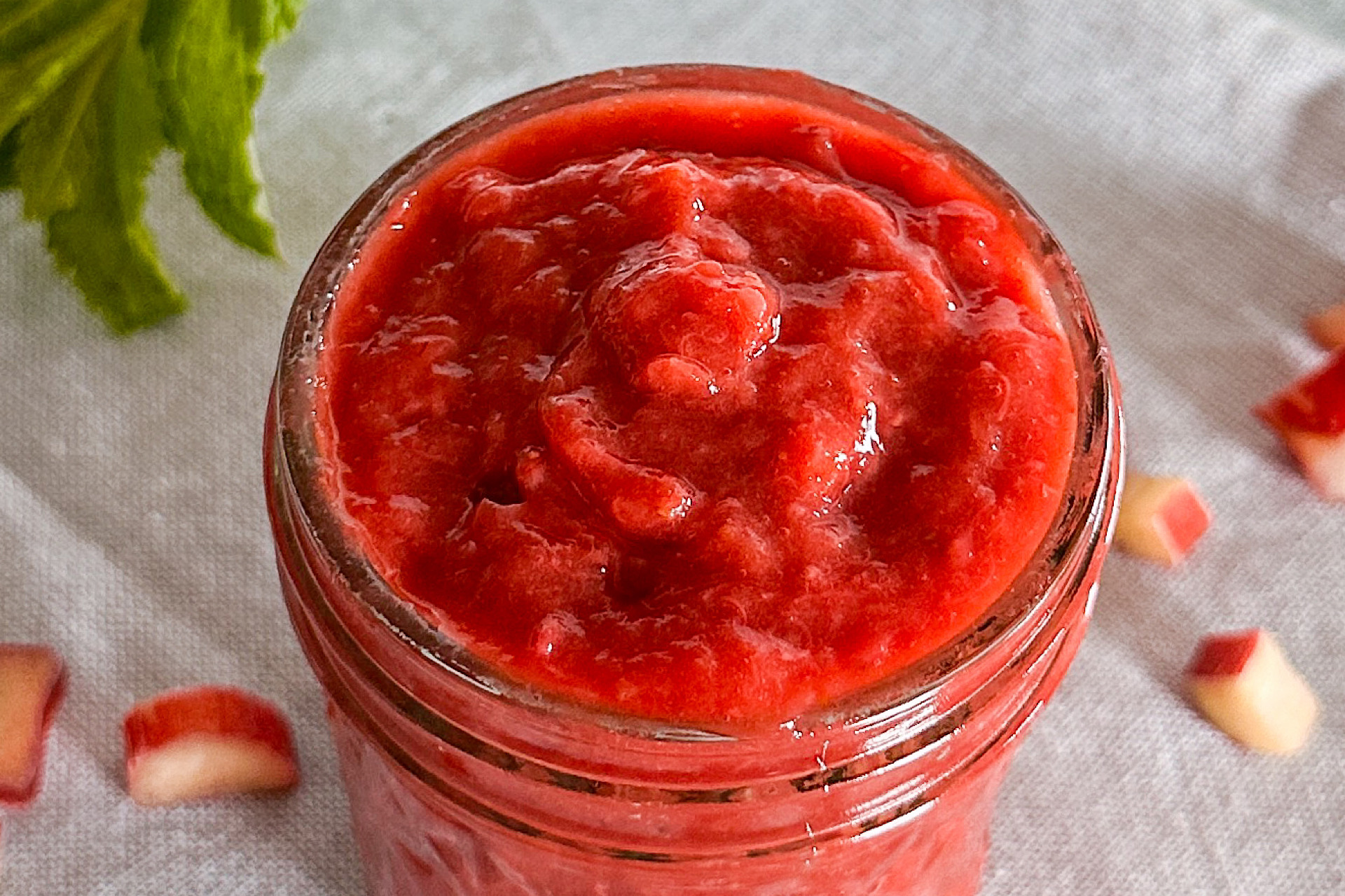 RHUBARB STRAWBERRY SAUCE - The Tasty Chapter